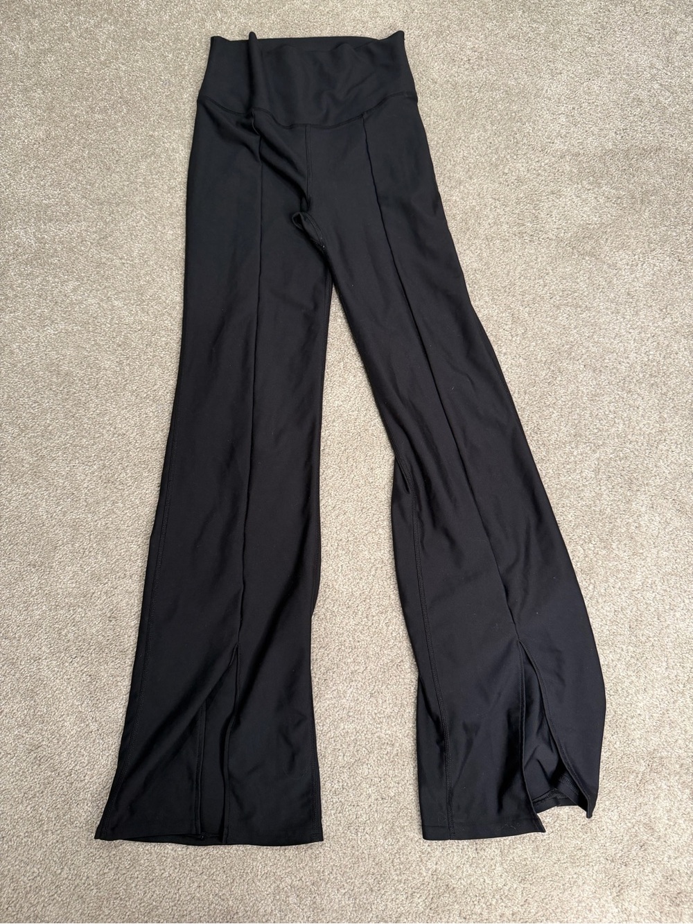 Abercrombie YPB Black High Rise Split Hem Flare Leggings Size Small Short